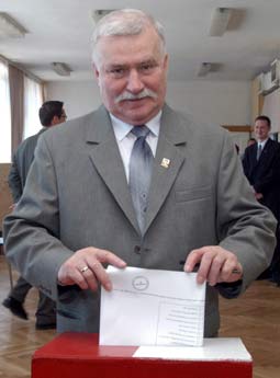 Ex-Präsident Lech Walesa bei der Stimmabgabe